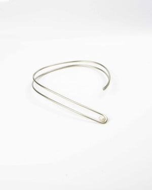 Modern Curve Necklace with Classic Touch Of Pearl Modern Curve Necklace with Classic Touch Of Pearl