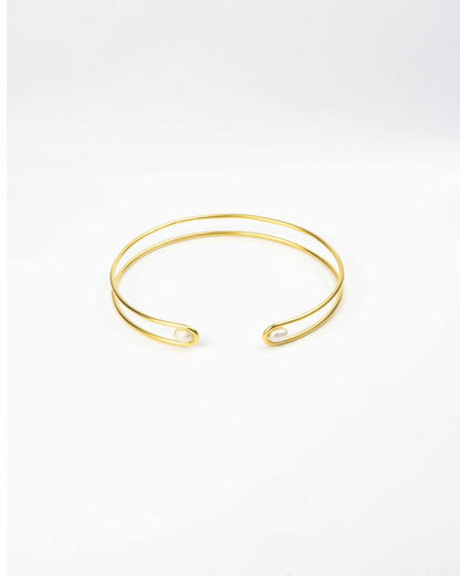 Elegant Curve Choker with pearls